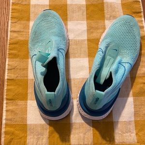 Teal Nike running shoes size 4y
